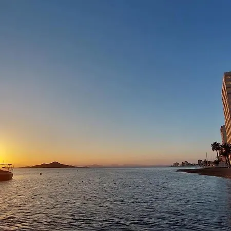 M&g Cozy -beachfront,wifi,aircon,fullyequipped Apartment *