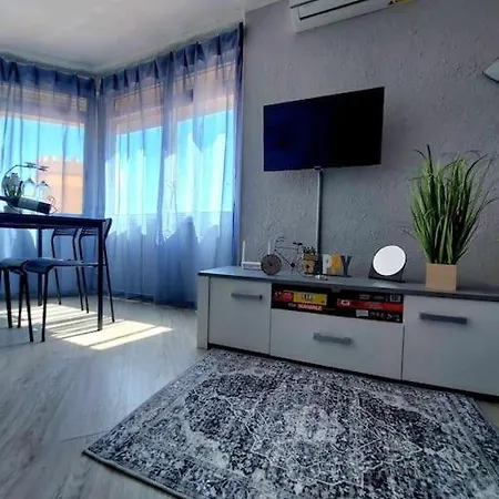 M&g Cozy -beachfront,wifi,aircon,fullyequipped