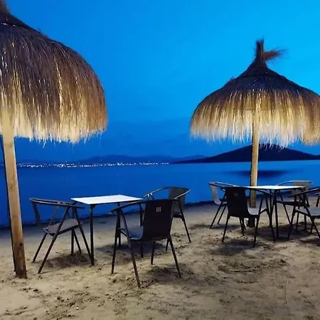 Apartment M&g Cozy -beachfront,wifi,aircon,fullyequipped *