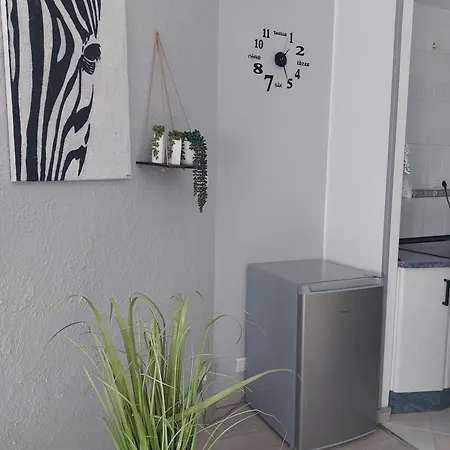 Apartment M&g Cozy -beachfront,wifi,aircon,fullyequipped