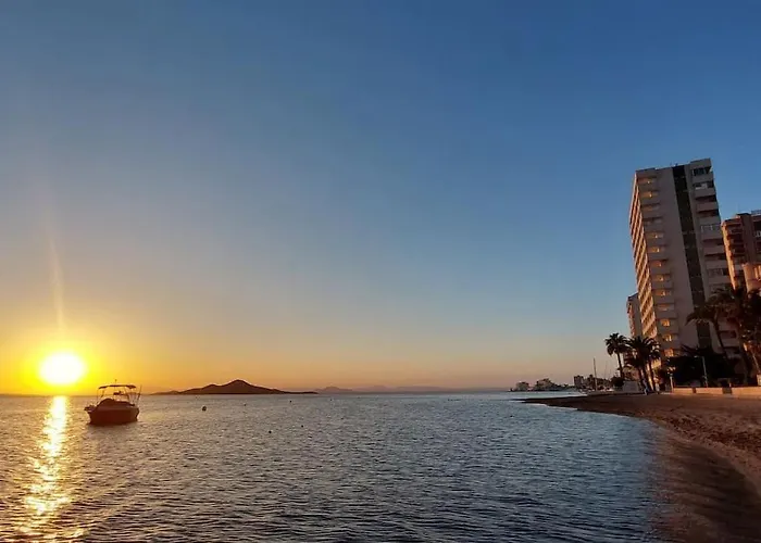 M&g Cozy -beachfront,wifi,aircon,fullyequipped דירה *