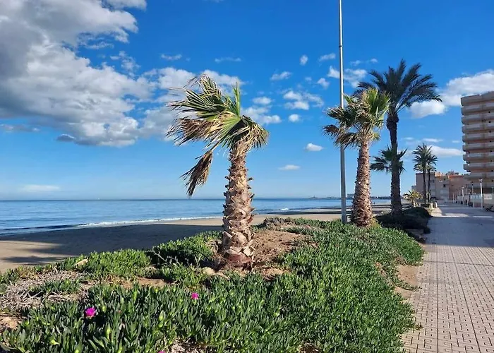 דירה M&g Cozy -beachfront,wifi,aircon,fullyequipped לה מנגה דל מר מנור