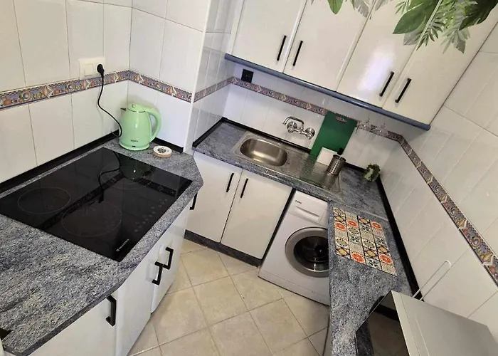 M&g Cozy -beachfront,wifi,aircon,fullyequipped דירה *