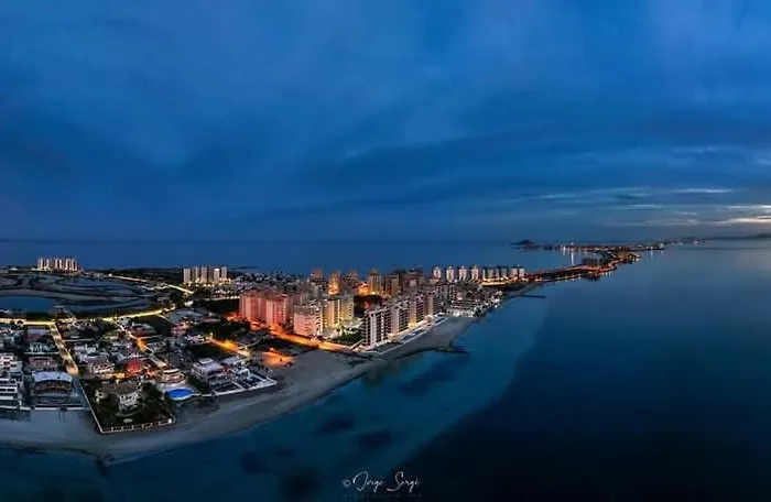 M&g Cozy -beachfront,wifi,aircon,fullyequipped *