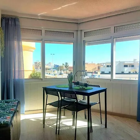 M&g Cozy -beachfront,wifi,aircon,fullyequipped