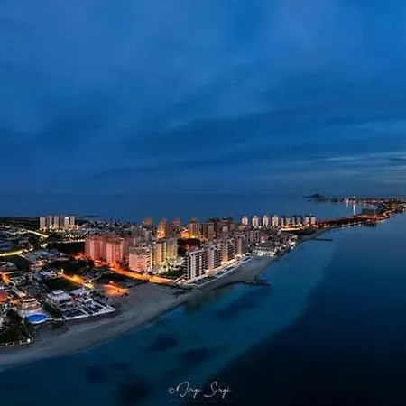 M&g Cozy -beachfront,wifi,aircon,fullyequipped *