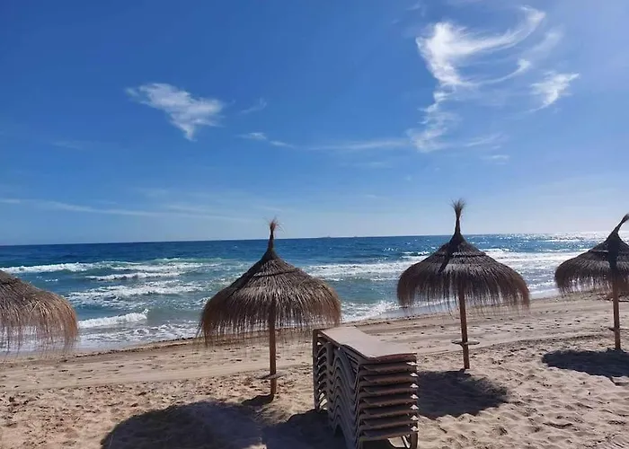 M&g Cozy -beachfront,wifi,aircon,fullyequipped Lejlighed