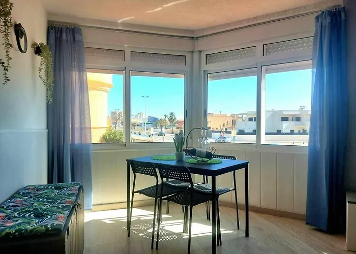 M&g Cozy -beachfront,wifi,aircon,fullyequipped